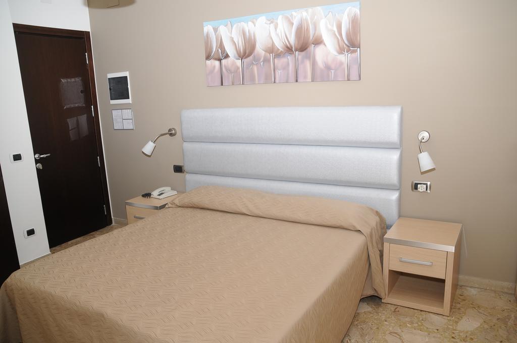 Hotel Florence San Benedetto del Tronto Pokoj fotografie